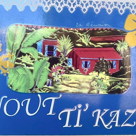 Апартаменты Nout Ti Kaz Le Bains L'Etang-Sale Экстерьер фото